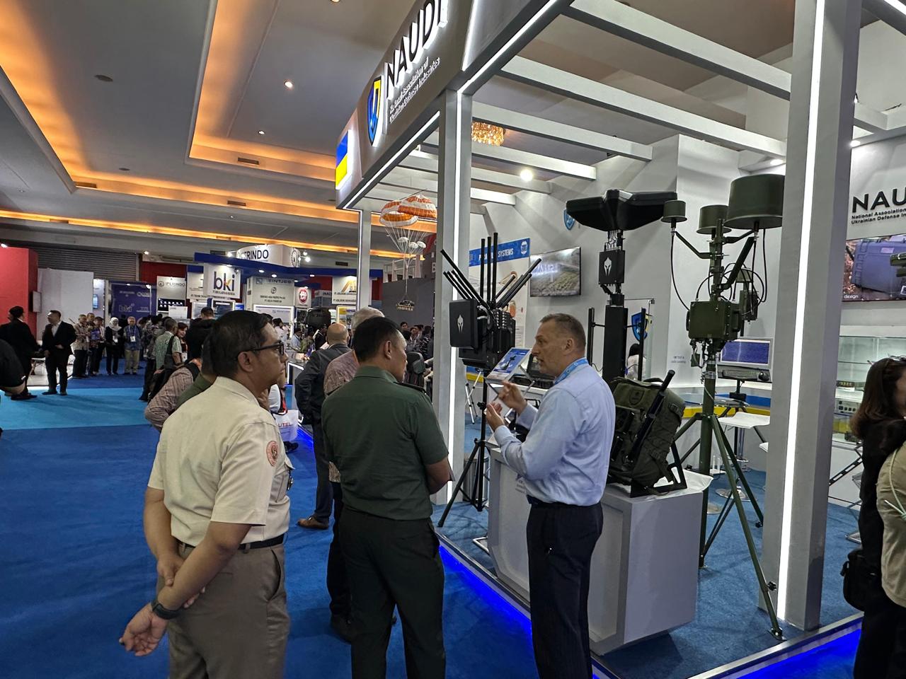 Stand ucraino all'Indo Defence Expo Forum in Indonesia