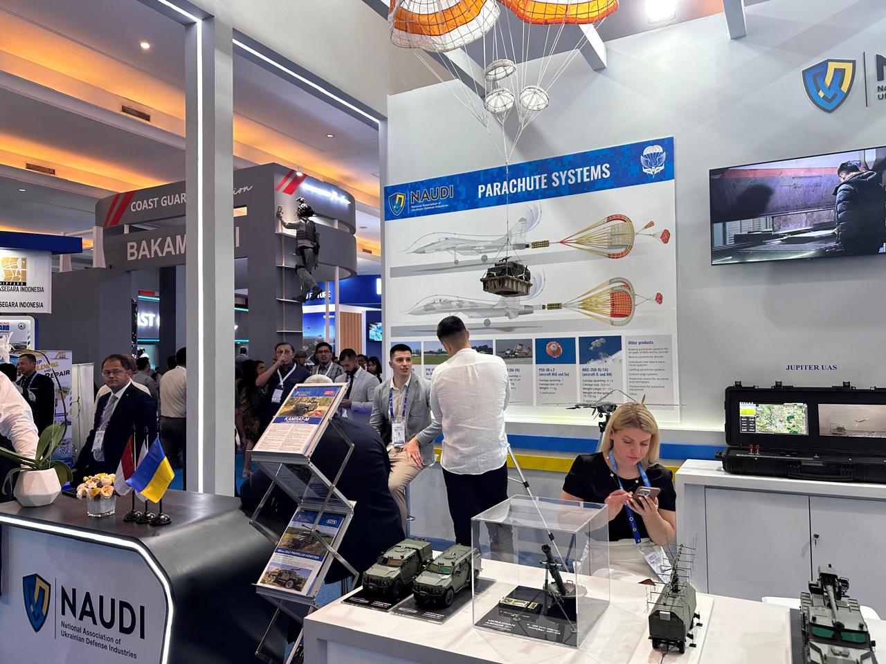 Stand ucraino all'Indo Defence Expo Forum in Indonesia