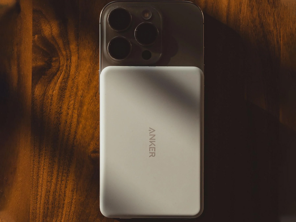 Nuovo design del power bank Anker MagGo Qi2 Slim 5K Nuovo design del power bank Anker MagGo Qi2 Slim 5K