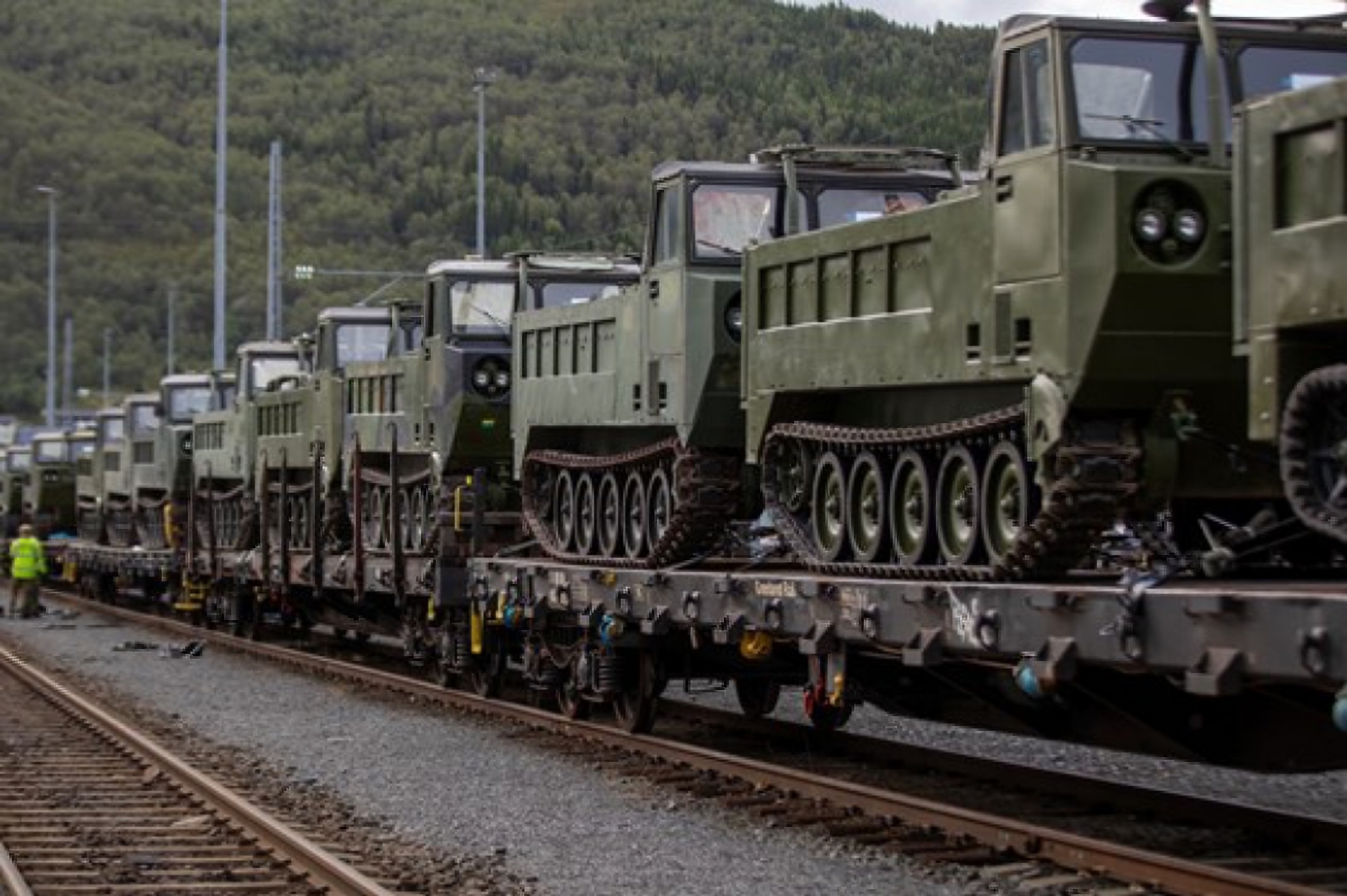 La Norvegia trasferirà all'AFU 50 trasportatori cingolati M548, basati sull'APC M113. La Norvegia trasferirà all'AFU 50 trasportatori cingolati M548, basati sull'APC M113.