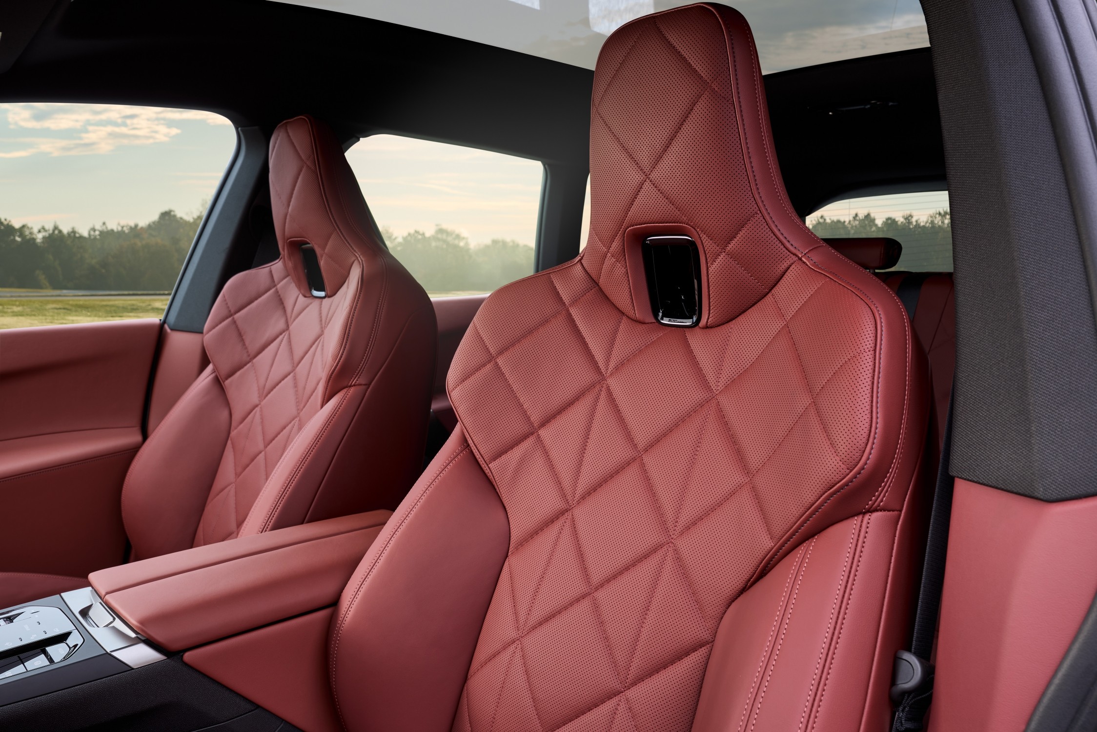 L'abitacolo della BMW iX con il nuovo cruscotto
