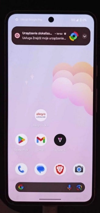 Lo smartphone Google Pixel 8 che ha resistito 4 giorni in una vasca da bagno calda