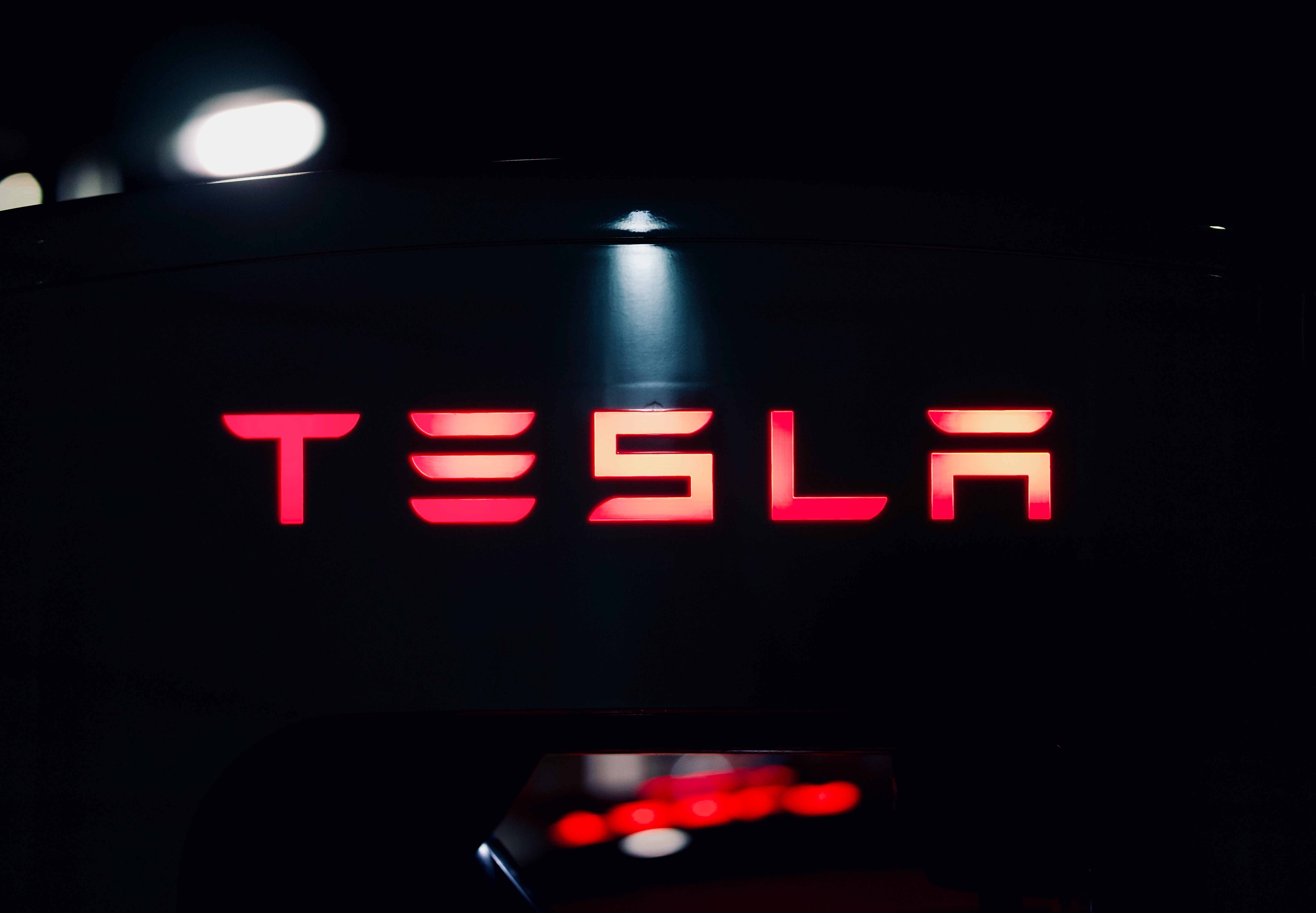 Tesla ed Elon Musk sapevano dei difetti di Autopilot, ha stabilito un tribunale statunitense Tesla ed Elon Musk sapevano dei difetti di Autopilot, ha stabilito un tribunale statunitense