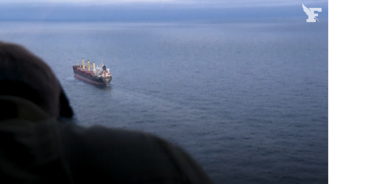 Una nave mercantile durante un pattugliamento di Atlantique 2. Illustrazione: Le Figaro