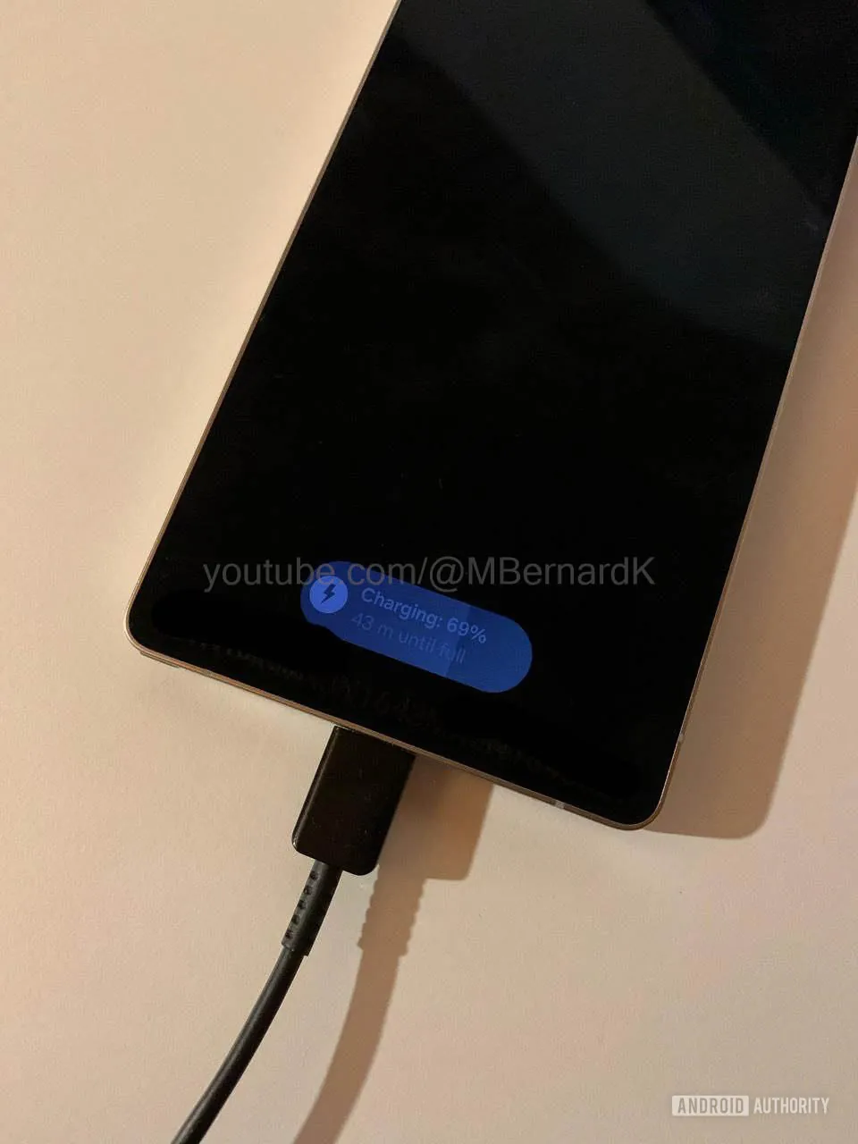 Утечка изображения Samsung Galaxy S25 Ultra с экраном уведомлений о зарядке Утечка изображения Samsung Galaxy S25 Ultra с экраном уведомлений о зарядке