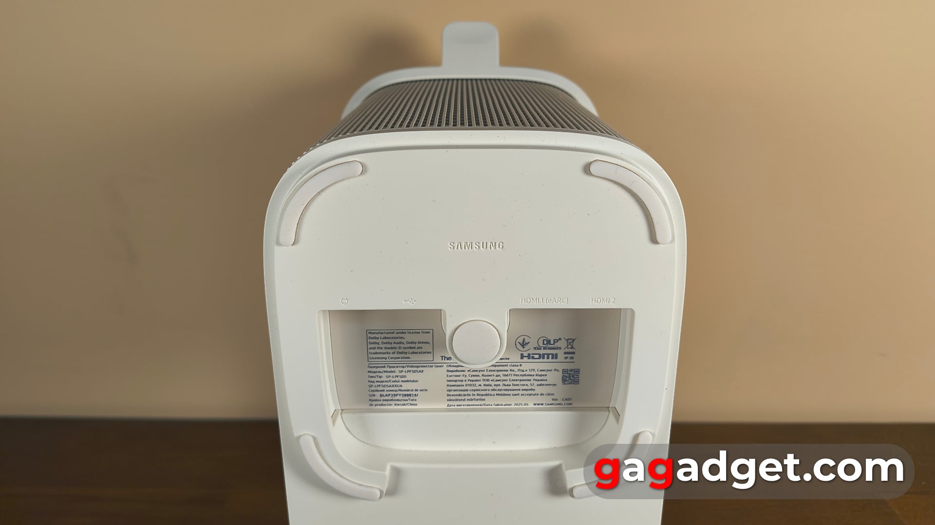 Ora la vostra scrivania è sensibile al tocco: recensione del proiettore laser interattivo Samsung The Premiere 5-38