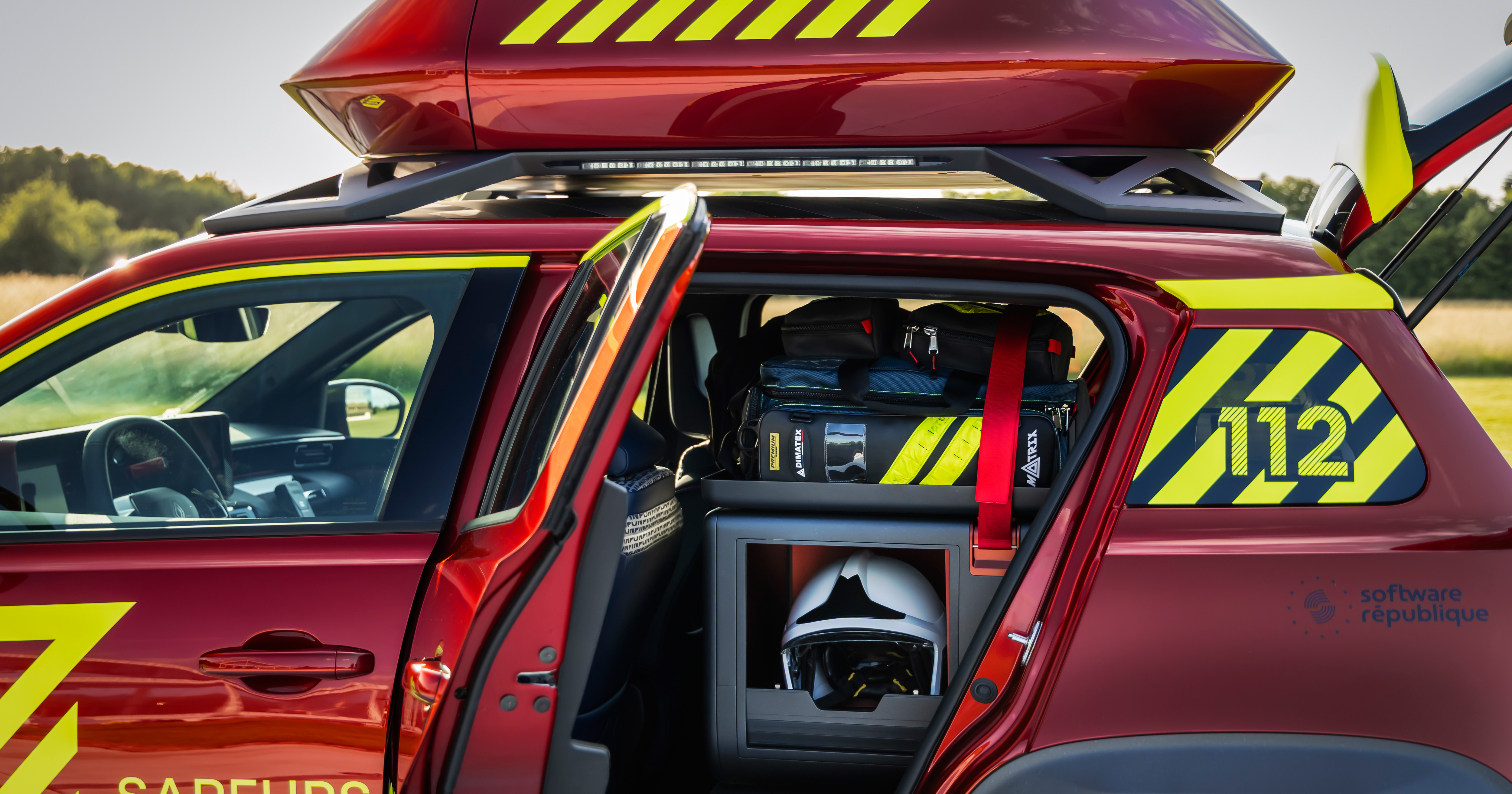 Luggage compartment and equipment Renault Vision 4Rescue Luggage compartment and equipment Renault Vision 4Rescue