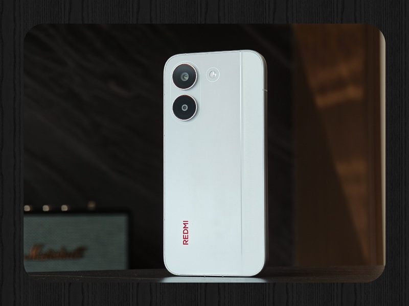 Foto del retro del Redmi Turbo 5