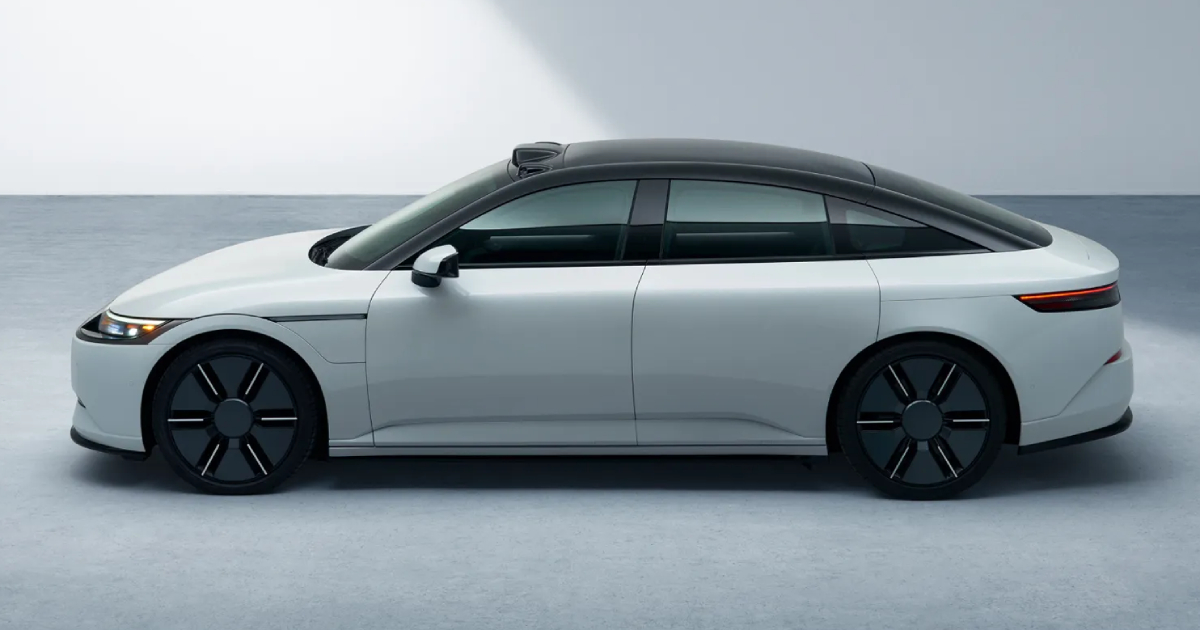 Interno dell'auto AFEELA con schermo di gioco