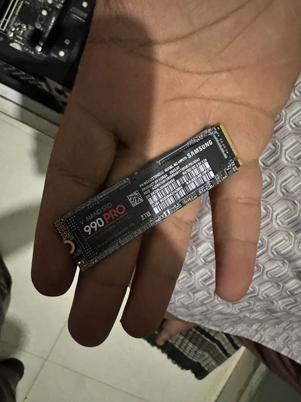 SSD Samsung 990 PRO falso dalla storia di Reddit