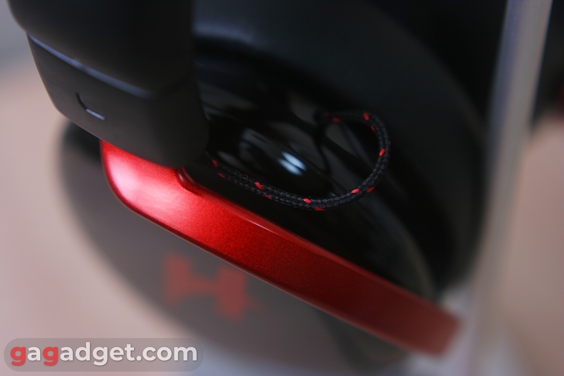 Primo piano del cavo Haylou HexStorm G1