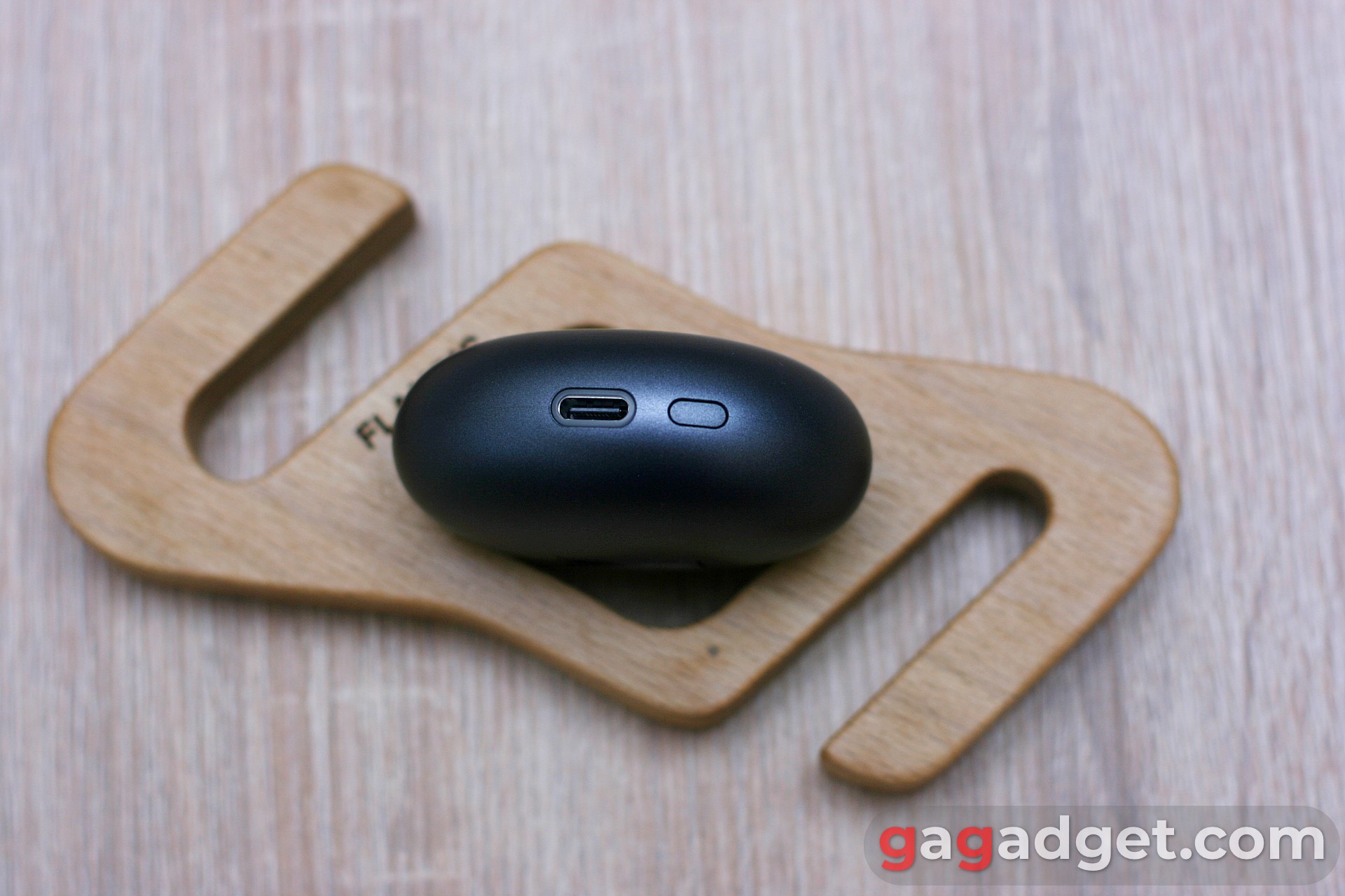 Haylou FlowBuds N55 - unità di ricarica sul fondo