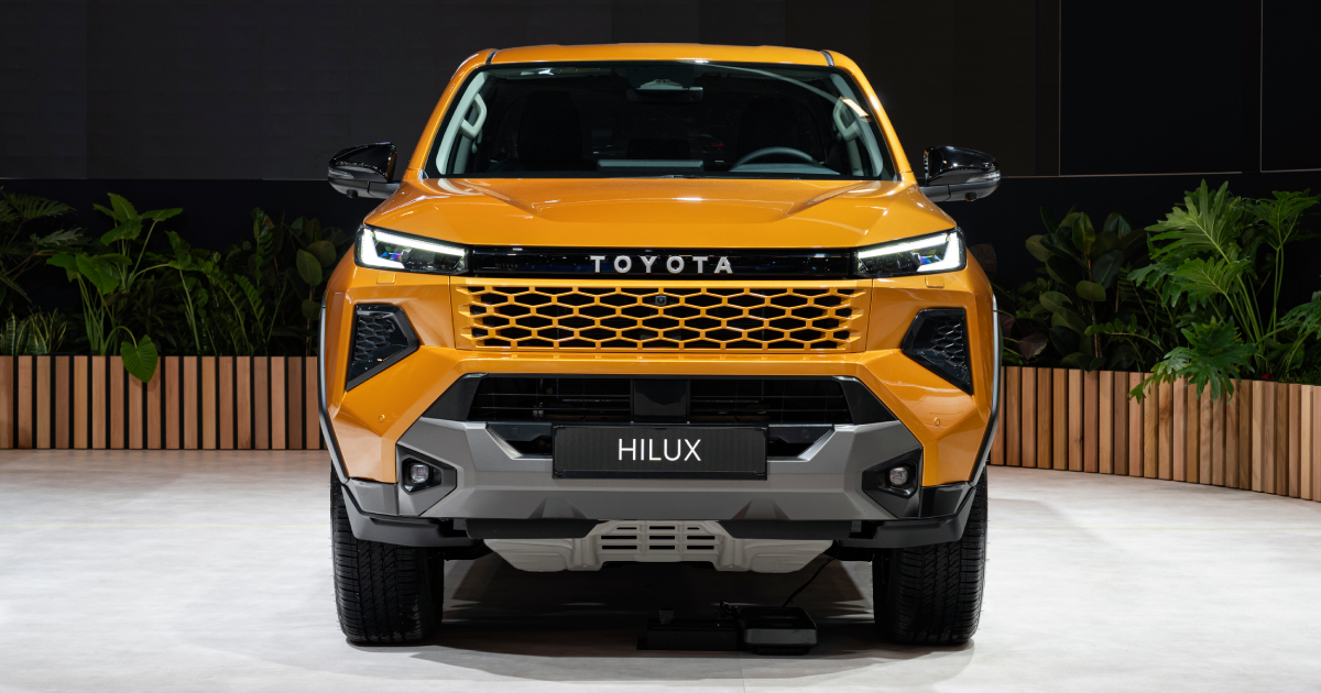 Toyota Hilux 2026 - vista frontale ibrida
