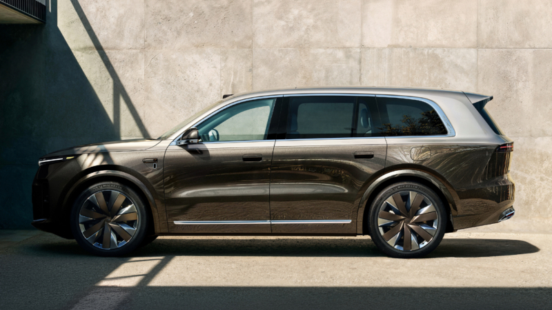 Nuova generazione Li Auto L9 Livis di lato